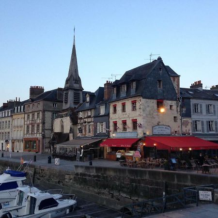 Un Petit Nid A Honfleur Apartment Exterior photo