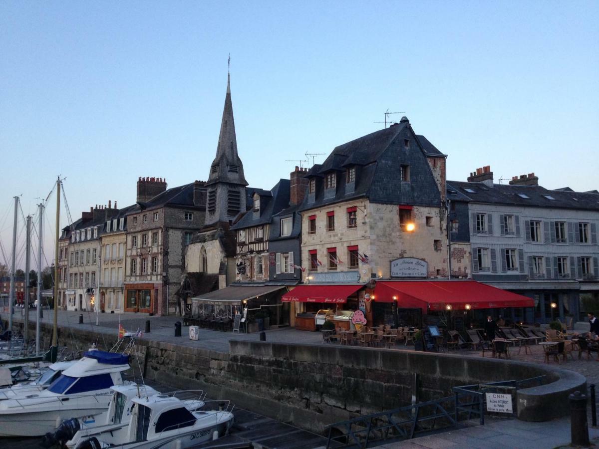 Un Petit Nid A Honfleur Apartment Exterior photo